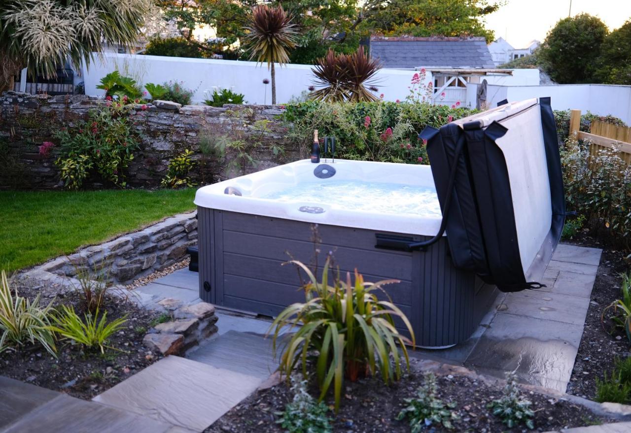 Newly Renovated Cottage With Hot Tub 포트리스 외부 사진