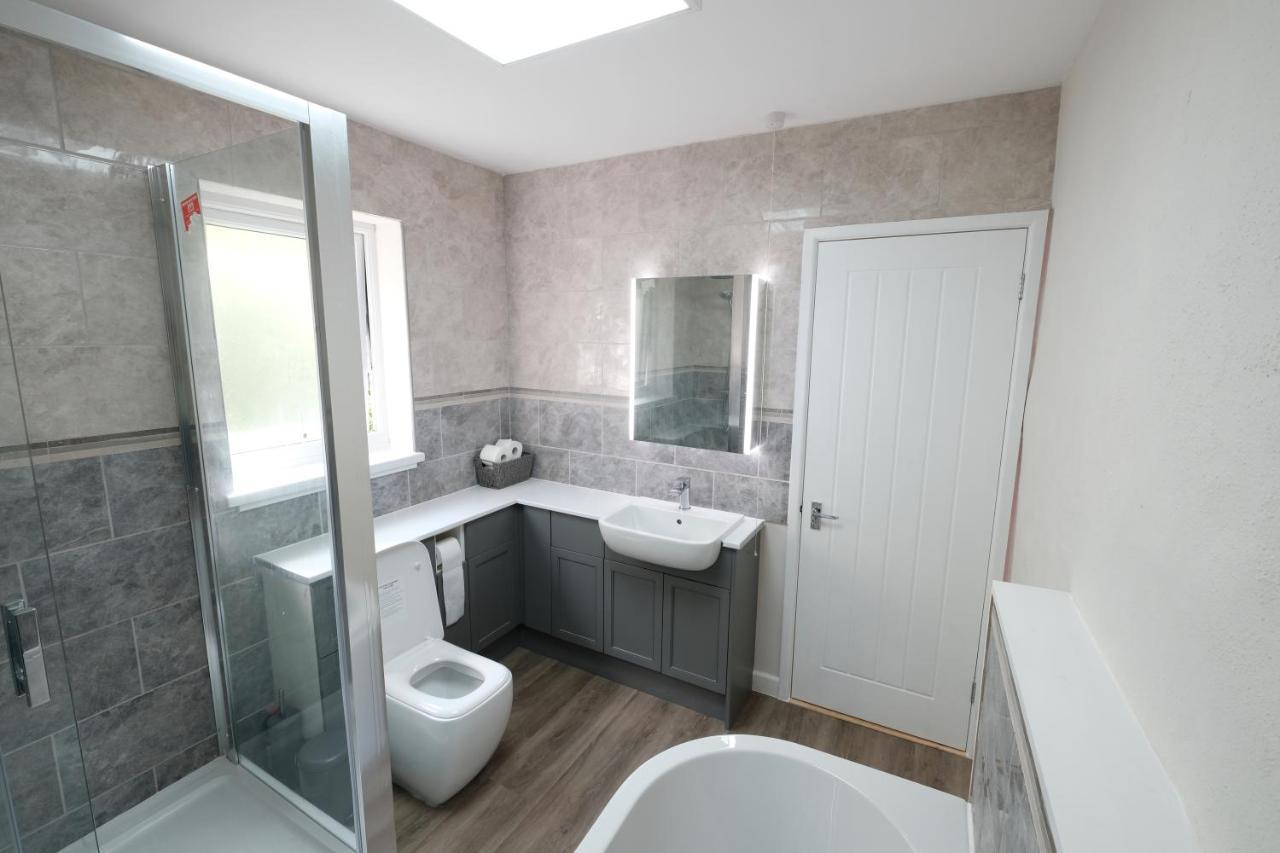 Newly Renovated Cottage With Hot Tub 포트리스 외부 사진