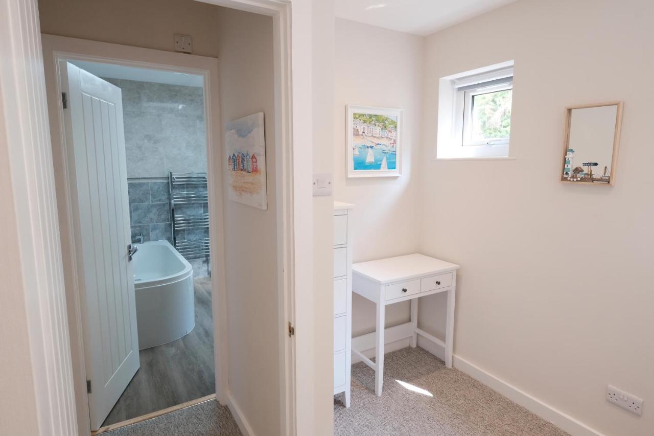 Newly Renovated Cottage With Hot Tub 포트리스 외부 사진